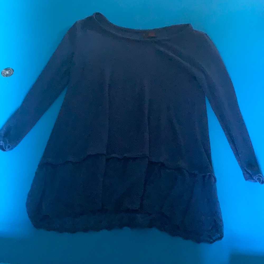 Soft cute dark blue top!